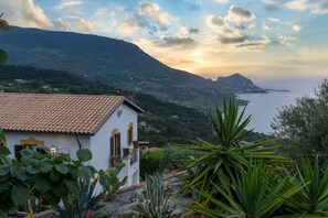 Property grounds - Villa Il Basto 8 by Massimo Villas (Cefalù)