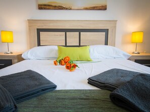 3 chambres, fer et planche à repasser, lit parapluie, Wi-Fi gratuit
