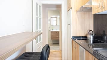 Frigorifero, microonde, macchina per tè/caffè, bollitore elettrico