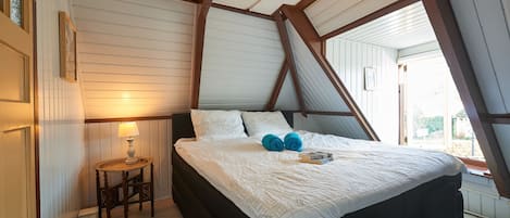 2 多间卧室、办公桌、熨斗/熨衣板、旅行婴儿床