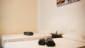 2 slaapkamers, een strijkplank/strijkijzer, reisbedje, gratis wifi