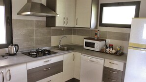 Kaffetrakter/tekoker, kjøleskap, mikrobølgeovn og oppvaskmaskin