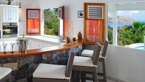 Cafeteira/chaleira, cooktop, lava-louças, liquidificador
