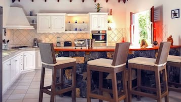 Stovetop, dishwasher, coffee/tea maker, cookware/dishes/utensils