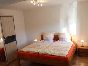 1 bedroom, in-room safe, WiFi, bed sheets