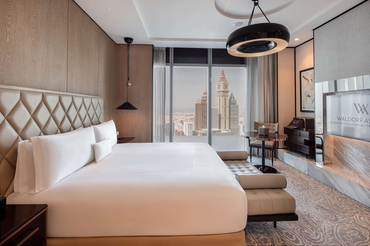 Suite, 2 Bedrooms (Residential) | 1 bilik tidur, peralatan tempat tidur premium, bar mini