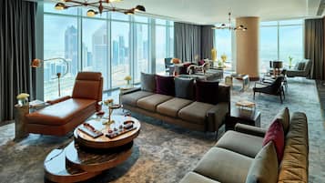 Suite Presidensial, 1 Tempat Tidur King | Area keluarga | TV LCD, stasiun docking iPod, mainan, dan stasiun docking MP3