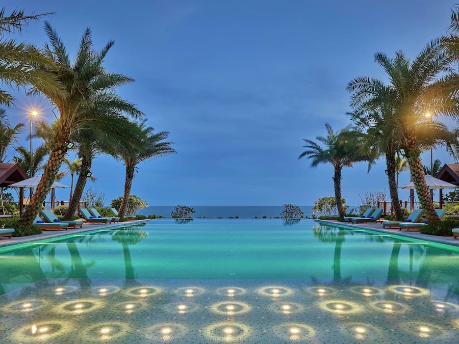 Piscina interna, piscina externa sazonal, barracas de cortesia