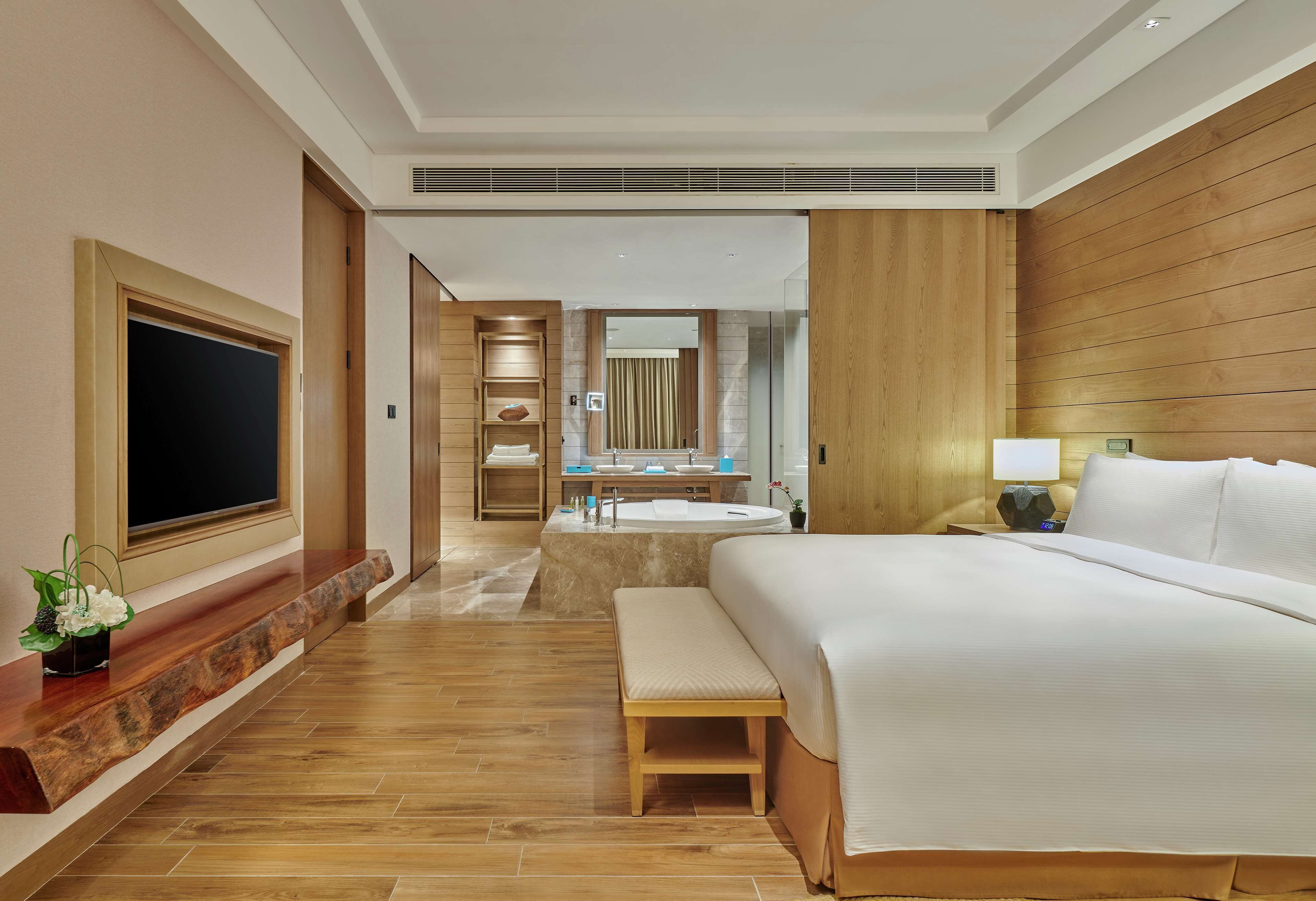 Separate bathtub and shower, free toiletries, hair dryer, bathrobes