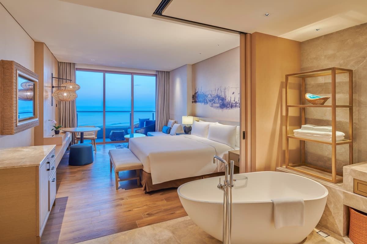 Premium Sea View King Room | Premium bedding, in-room safe, desk, blackout drapes