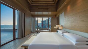 Presidential Suite | Premium bedding, in-room safe, desk, blackout drapes