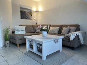 TV, bøker og stereoanlegg