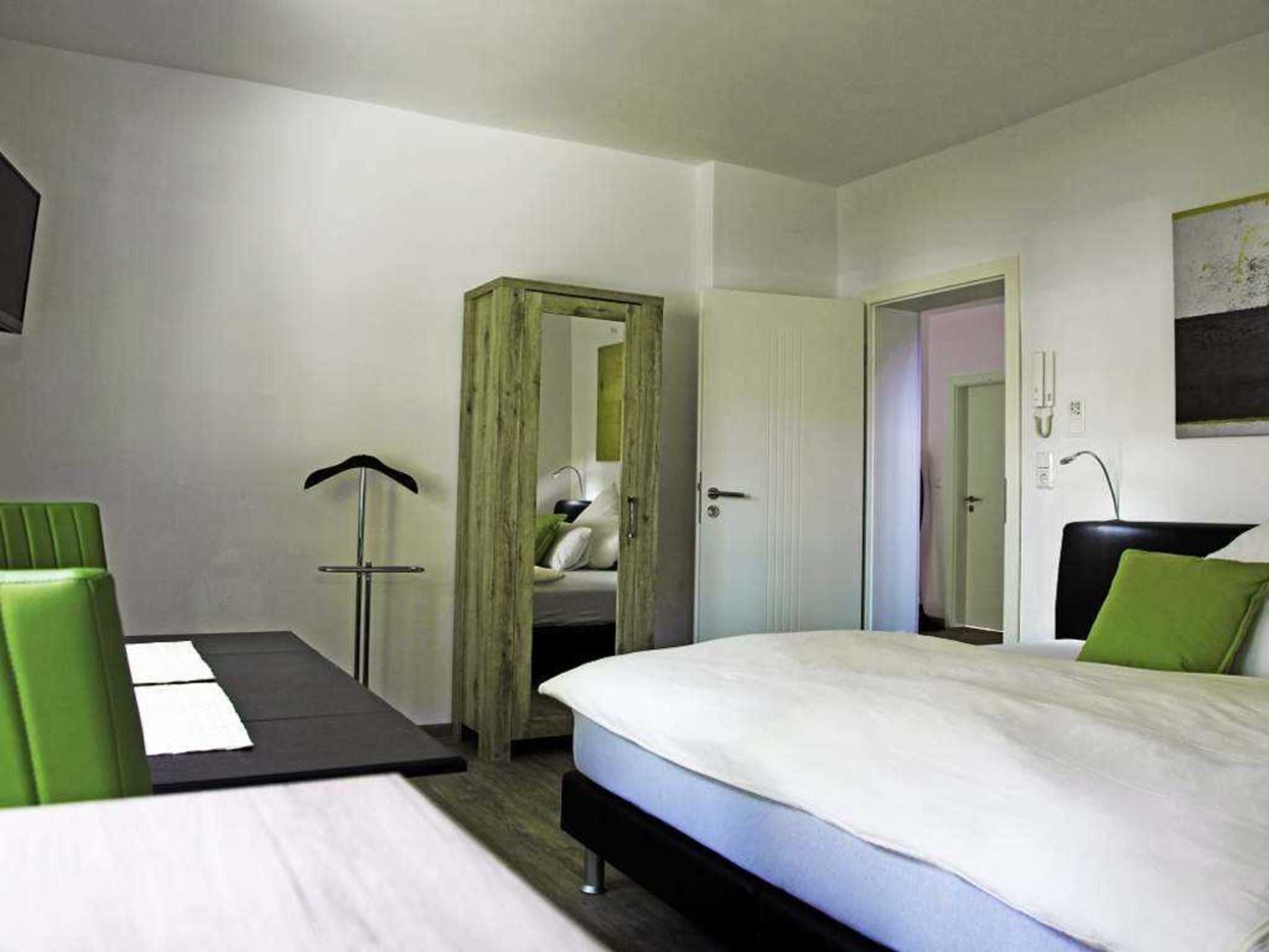 1 habitación, tabla de planchar con plancha, cuna de viaje y wifi 