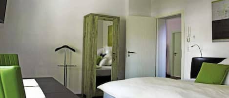 1 bedroom, iron/ironing board, travel crib, WiFi