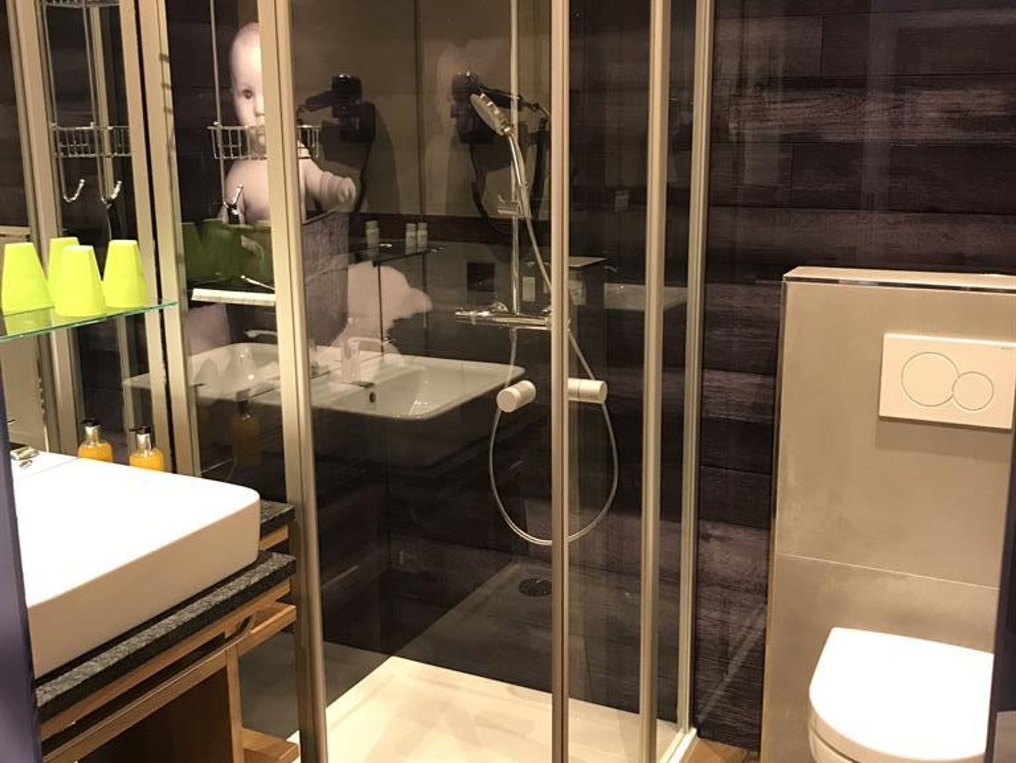 Family room B with connecting door, shower, WC - Almresort Baumschlagerberg