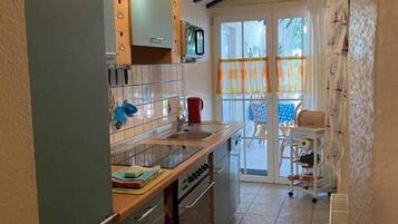 Kühlschrank, Mikrowelle, Ofen, Geschirrspüler