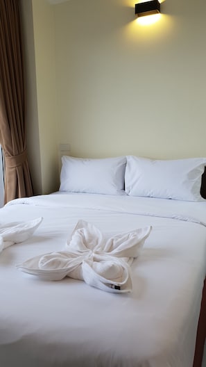 Economy Double Room | In-room safe, free WiFi, bed sheets - Top Hostel Samui (Koh Samui)