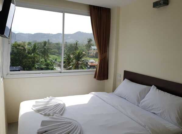 خزنة داخل الغرفة وواي فاي مجانًا وملاءات أسرّة