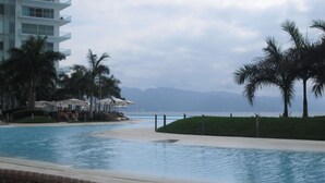 An infinity pool, a heated pool - Puerto Vallarta, Paradise Awaits Beachfront Condo Peninsula (Puerto Vallarta)
