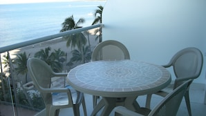Outdoor dining - Puerto Vallarta, Paradise Awaits Beachfront Condo Peninsula (Puerto Vallarta)