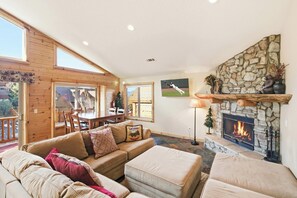 TV, caminetto, lettore DVD