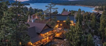 Luxury in Castle Glen! HOT TUB! Game Room with Pool Table! Lake Views! Multiple Decks and Fireplaces!