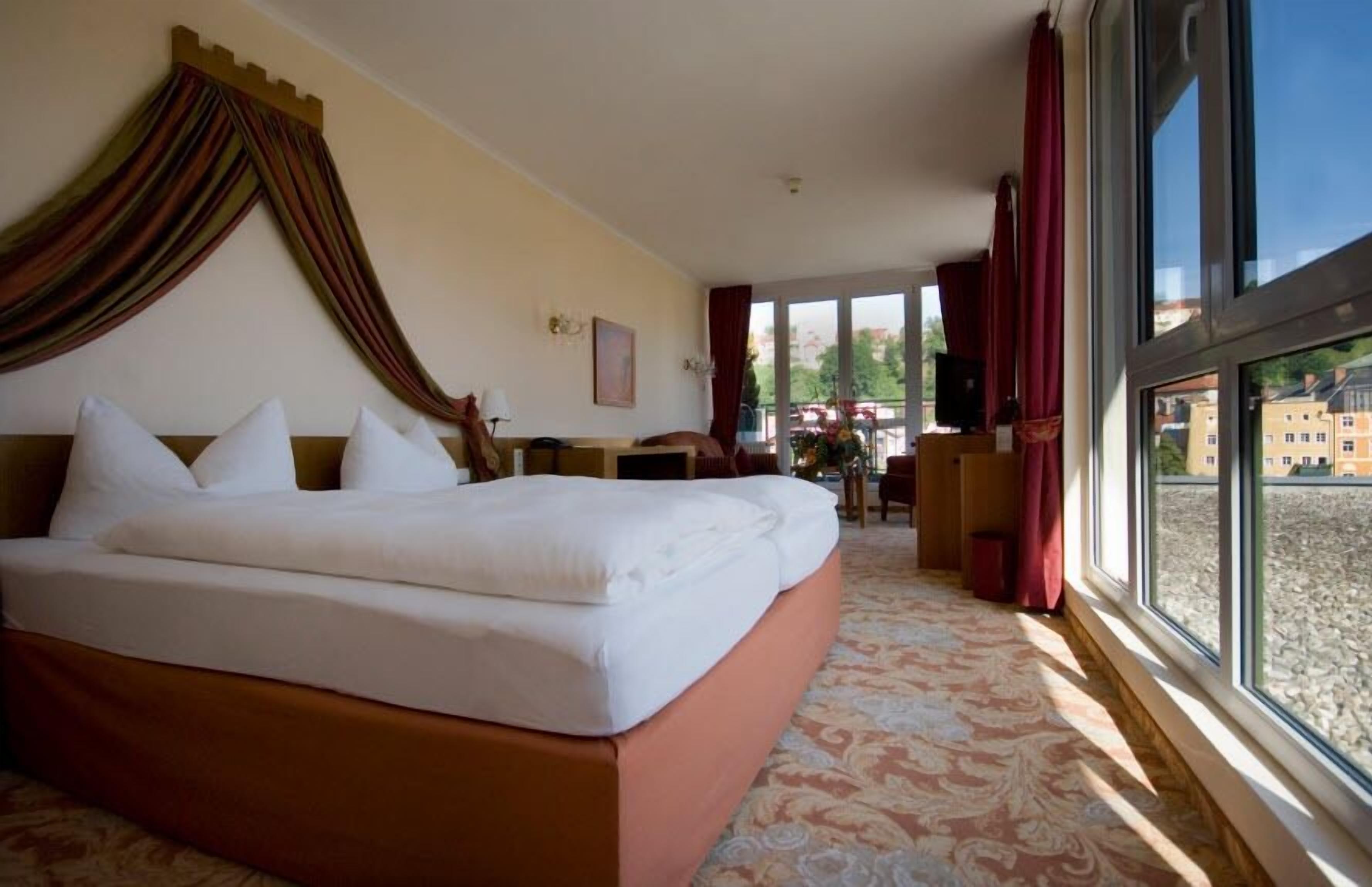 minibar, in-room safe, desk, blackout curtains