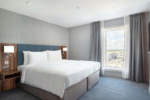 In-room safe, blackout drapes, soundproofing, iron/ironing board - Hilton Garden Inn London Heathrow Terminal 2 and 3 (Hounslow)