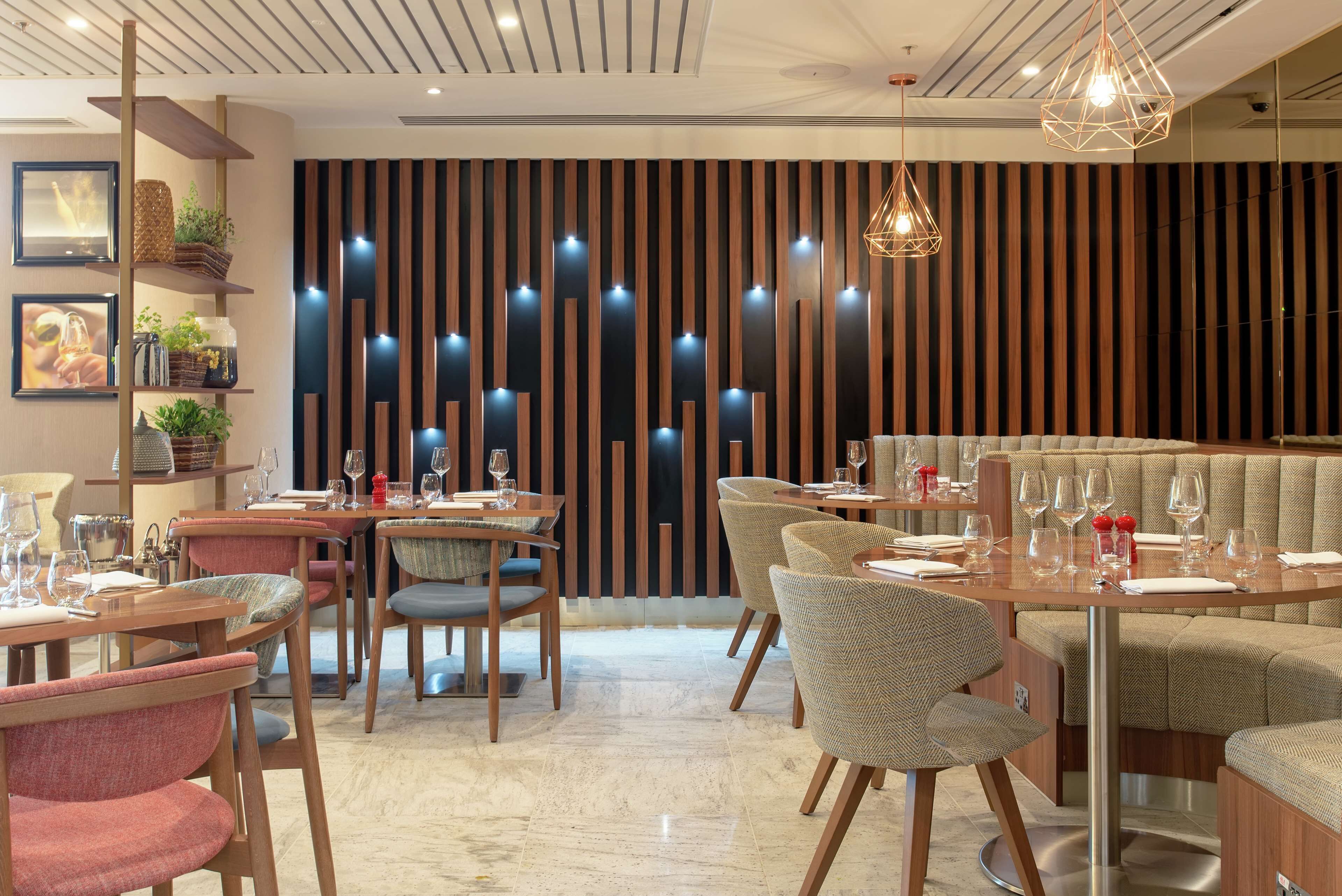 Photo - Hilton Garden Inn London Heathrow Terminal 2 and 3