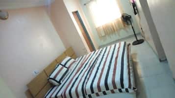 Royal Room, 1 King Bed, Non Smoking, City View | Individually decorated, desk