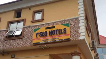 A hotel sign with the name 'Y'SEG HOTELS' and contact information.