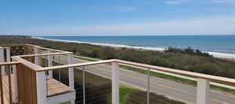 Newly Renovated Montauk Oceanfront Condo- steps to Beach, Fishing, Golf, & Town!