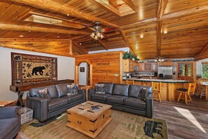 Televisión y chimenea 