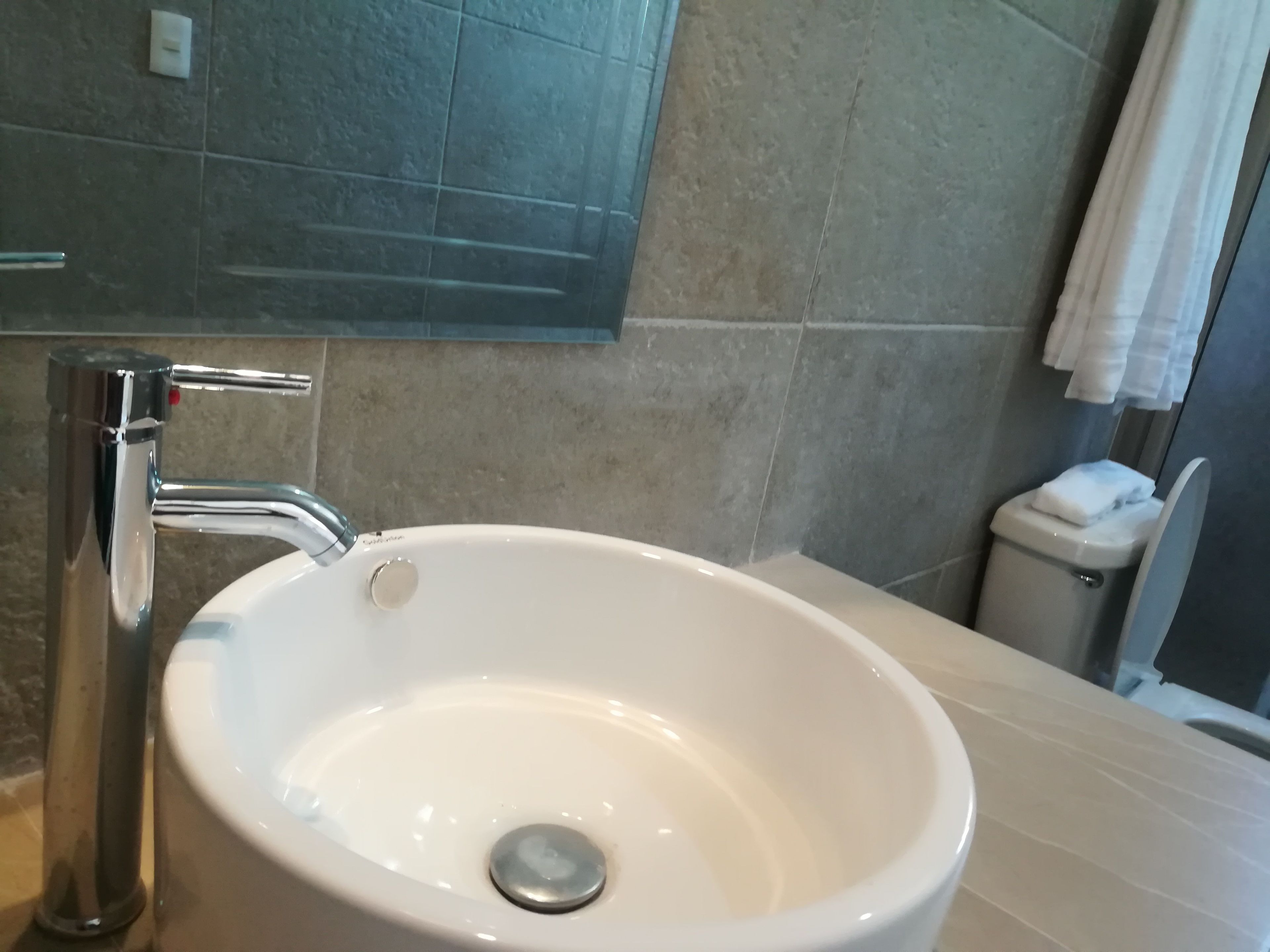 double room, non smoking | bathroom sink