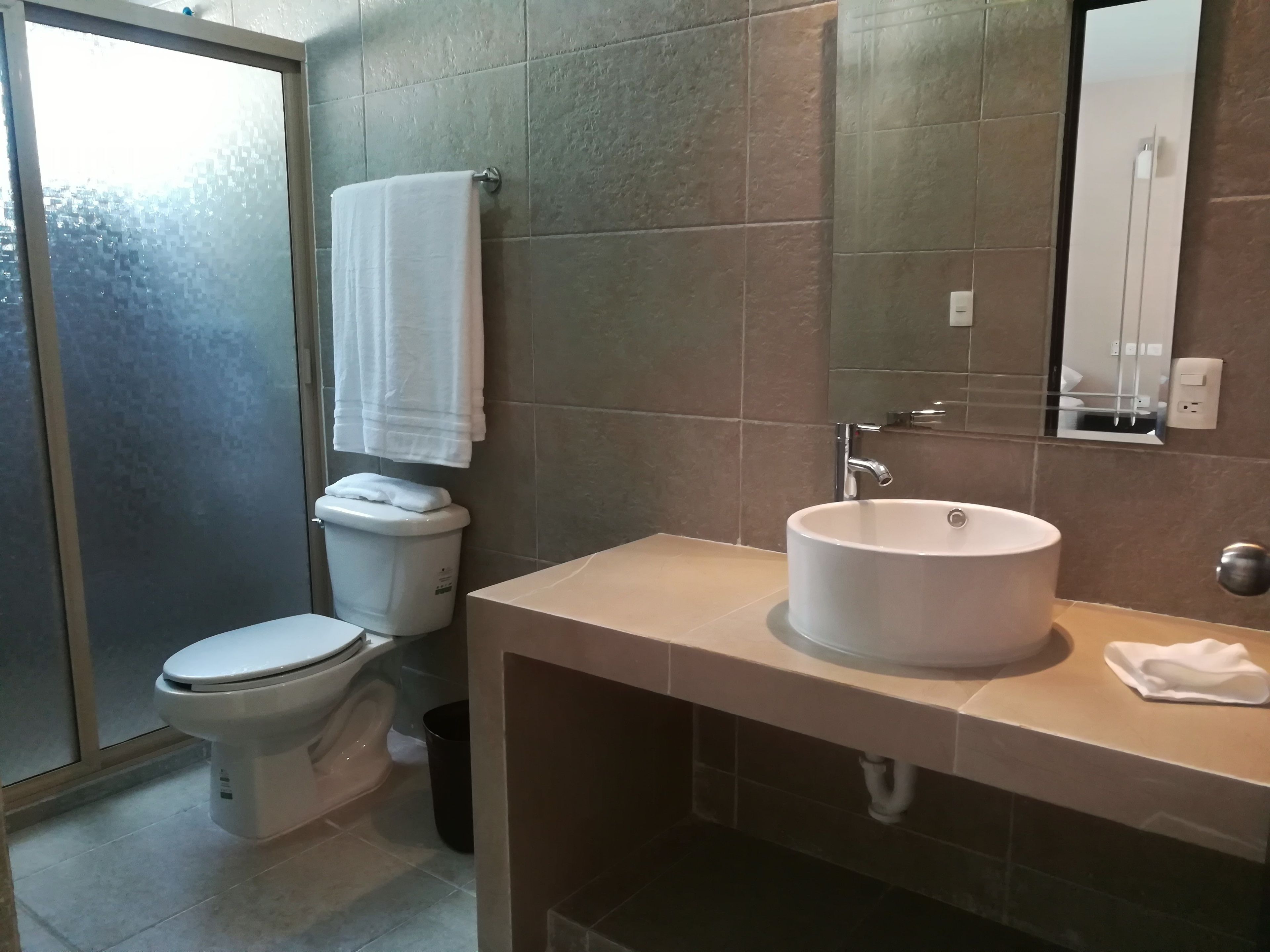 double room, non smoking | bathroom | shower, free toiletries, towels