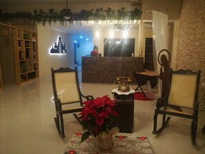 Lobby sitting area - Hotel Virreyes (Mérida)