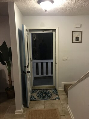 Basic Room, Multiple Beds, Non Smoking, Beach View | Living area