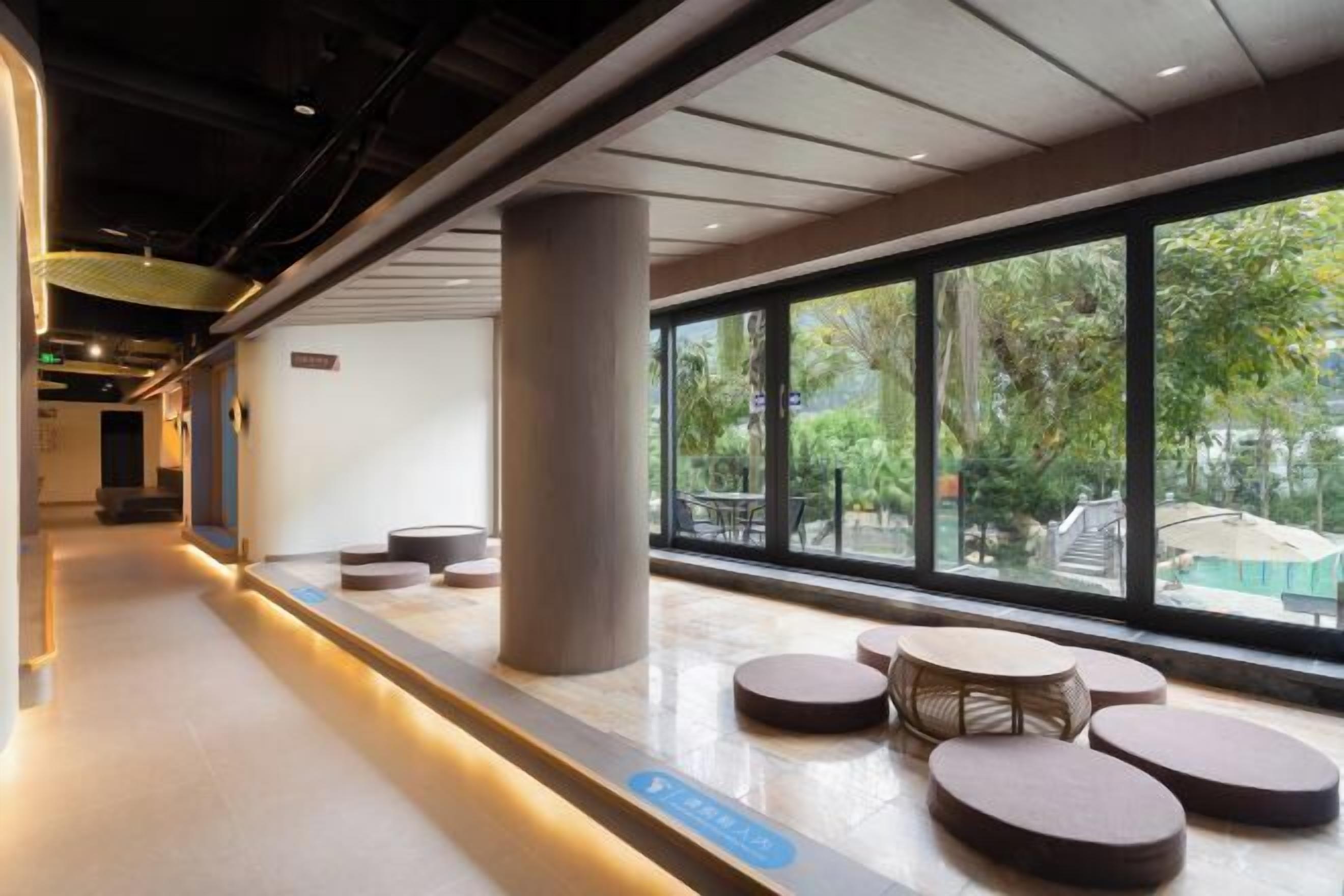 Lobby-Lounge