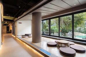 Lobby-Lounge