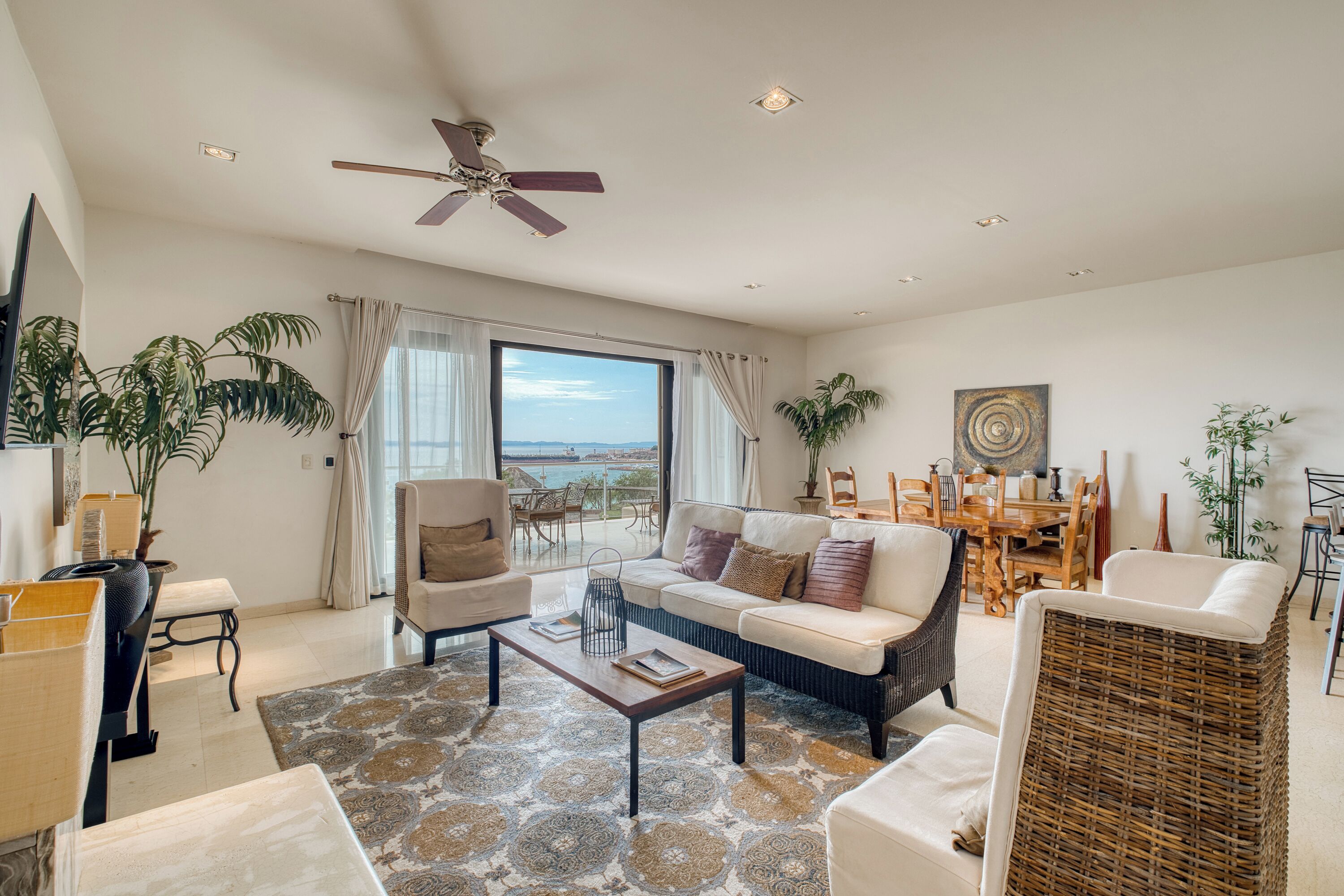 Premium-Apartment, 2 Schlafzimmer, Meerblick | Fernseher