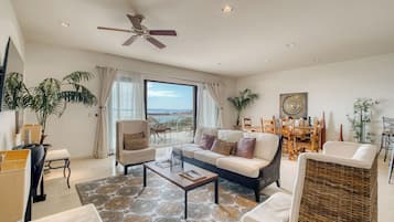 Premium-Apartment, 2 Schlafzimmer, Meerblick | Fernseher