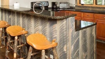 Stovetop, dishwasher, coffee/tea maker, toaster