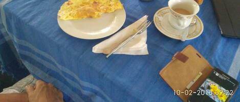 Daily cooked-to-order breakfast (USD 3 per person)