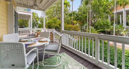 CORAL CABANA ~ Lush Porch Views of the Pool & Gardens, near Golf Course!