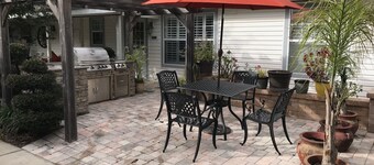 Suite de 1 habitación y 1 baño recientemente remodelada con parrilla al aire libre cerca de las aldeas