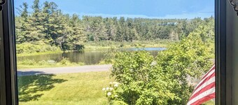 Country Home med Babbling Brook og Pond View-minutter til Berkshire East Resort
