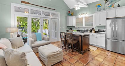 "LOST SHAKER OF SALT" ~ 3 Bed, 2 Bath Haustierfreundliches Haus mit 40 'privatem Pool