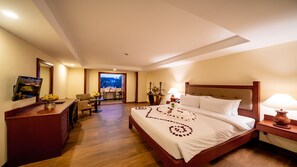 1 slaapkamer, een kluis op de kamer, een strijkplank/strijkijzer, wifi