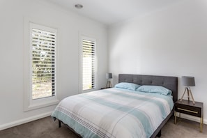 5 habitaciones, tabla de planchar con plancha y wifi gratis
