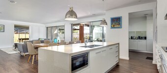 SLEEPS 13 Luxury Capel Holiday Resort